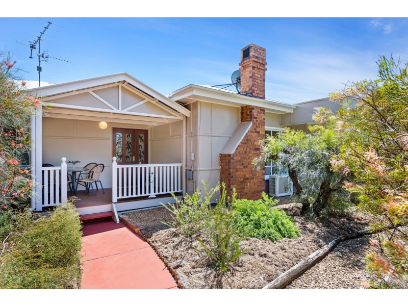 13 Curzon Street, Mount Lofty QLD 4350