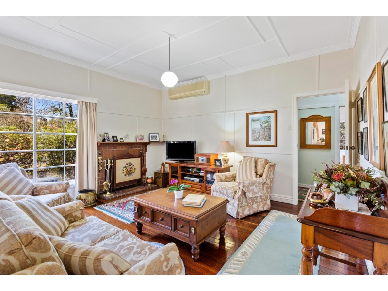 13 Curzon Street, Mount Lofty QLD 4350