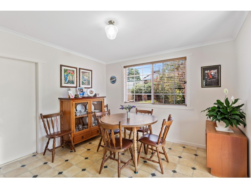 13 Curzon Street, Mount Lofty QLD 4350