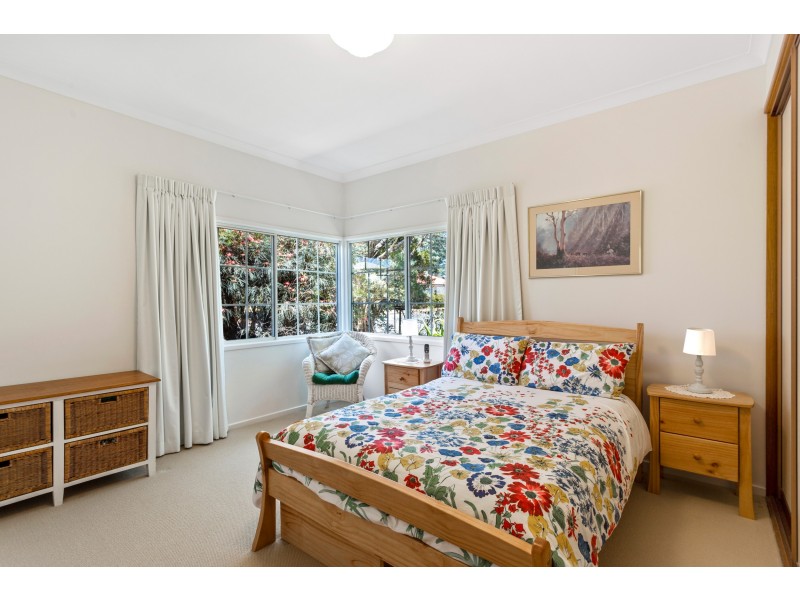 13 Curzon Street, Mount Lofty QLD 4350