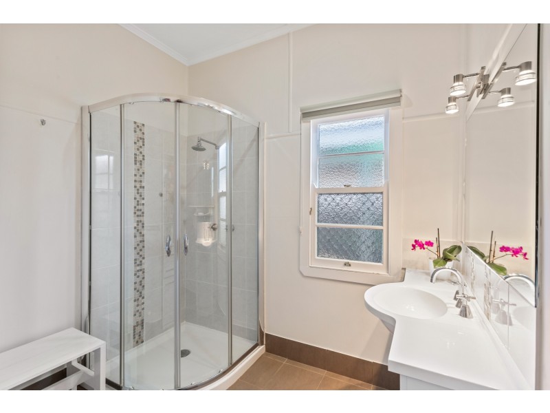 13 Curzon Street, Mount Lofty QLD 4350