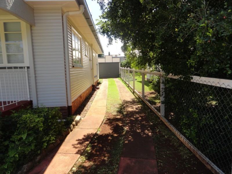 14 Lydwin Crescent, East Toowoomba QLD 4350