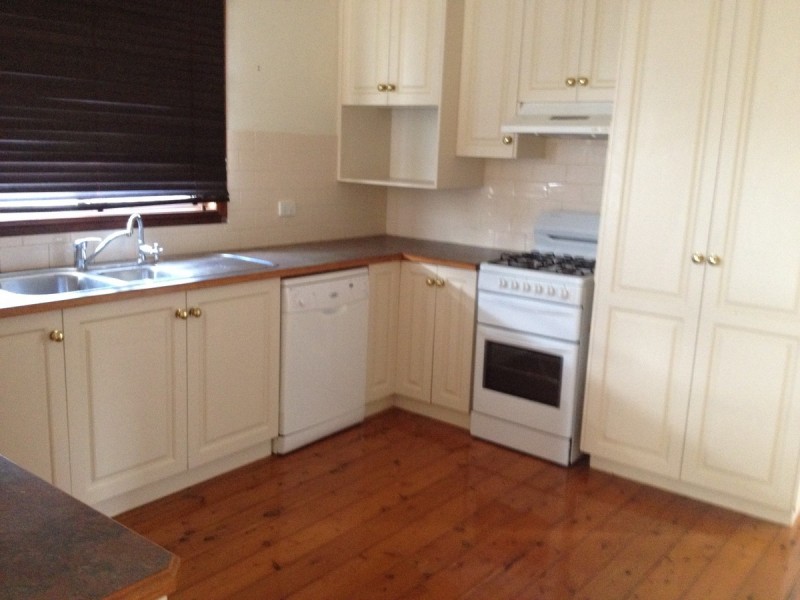 166A South Street, Centenary Heights QLD 4350