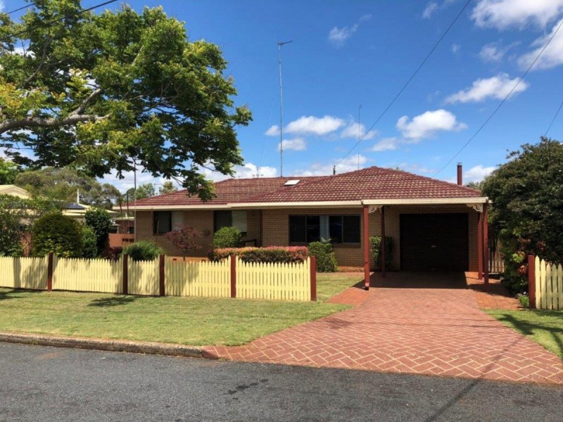 9 Gunn Street, Kearneys Spring QLD 4350