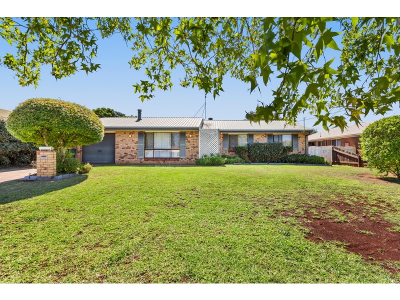 27 Broadfoot Street, Kearneys Spring QLD 4350