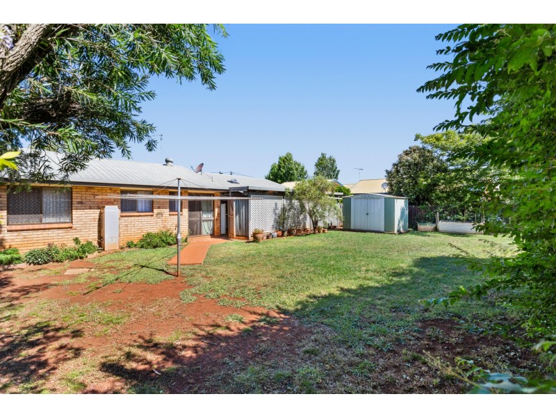 27 Broadfoot Street, Kearneys Spring QLD 4350