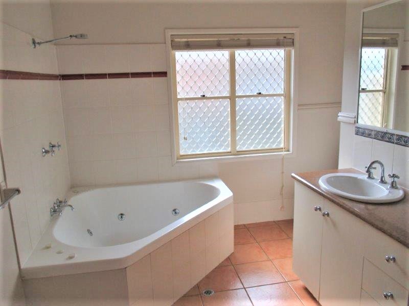20 Bouganvillea Drive, Middle Ridge QLD 4350