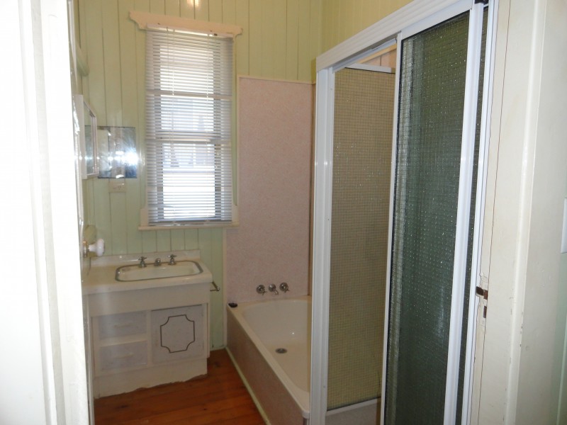 144 Russell Street, Newtown QLD 4350