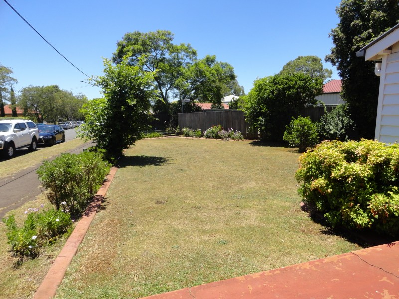 144 Russell Street, Newtown QLD 4350
