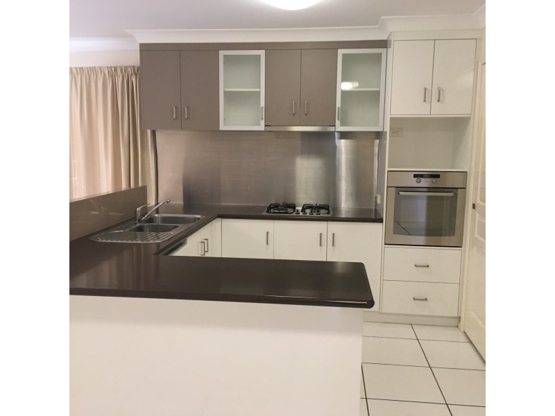 2/244 Mackenzie Street, Rangeville QLD 4350