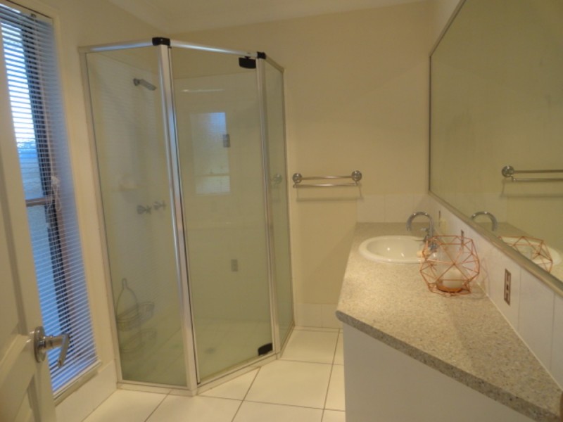 2/244 Mackenzie Street, Rangeville QLD 4350