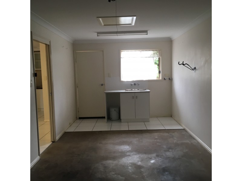 2/244 Mackenzie Street, Rangeville QLD 4350