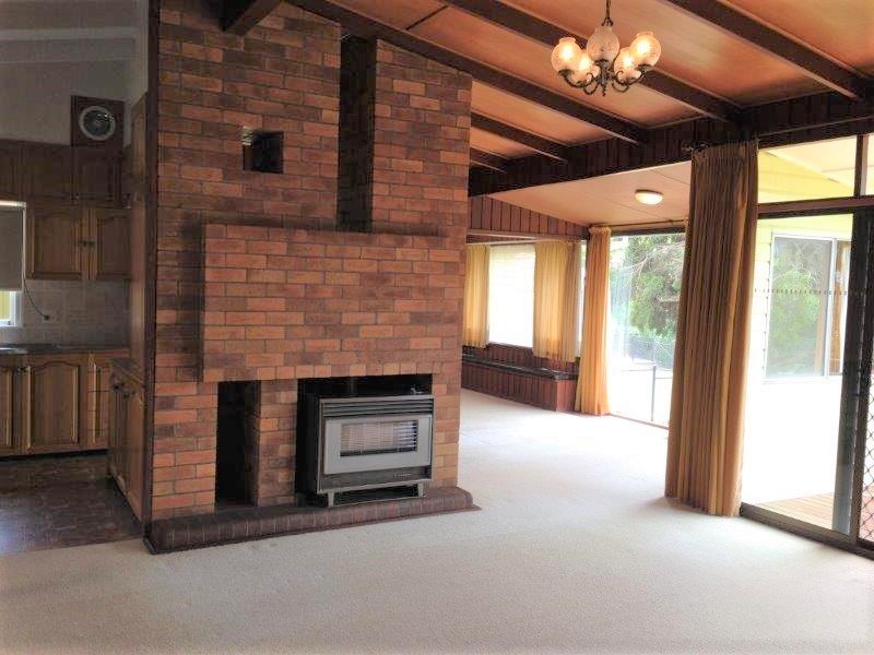 10 Glendower Street, Mount Lofty QLD 4350