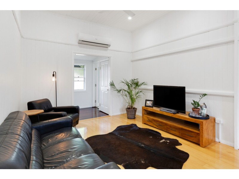 43 West Street, Newtown QLD 4350