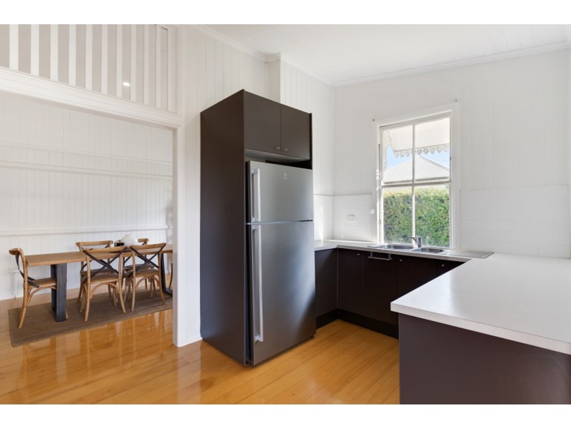 43 West Street, Newtown QLD 4350