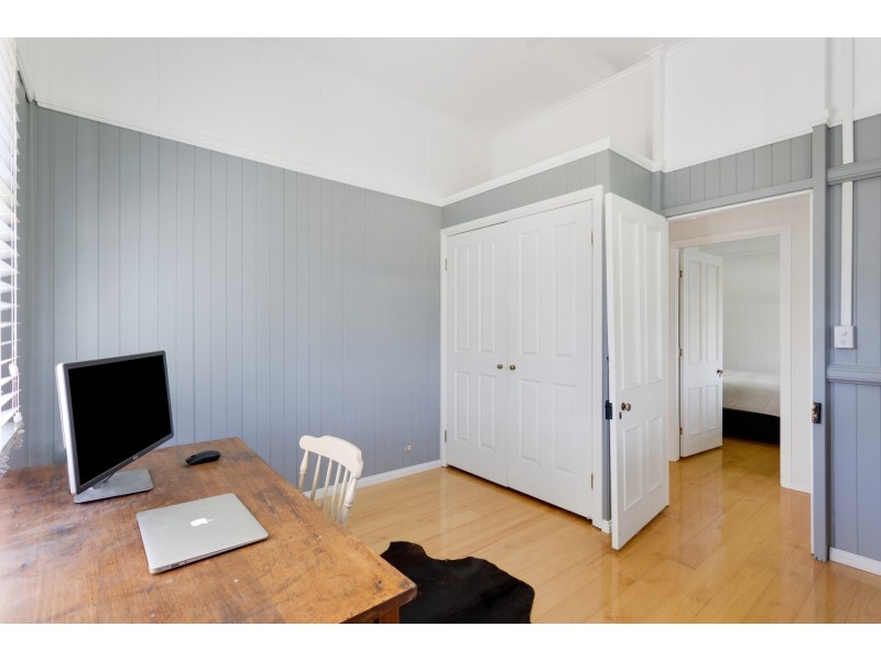 43 West Street, Newtown QLD 4350