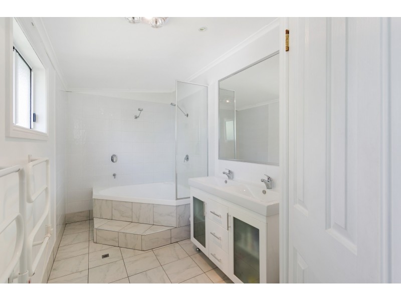 43 West Street, Newtown QLD 4350