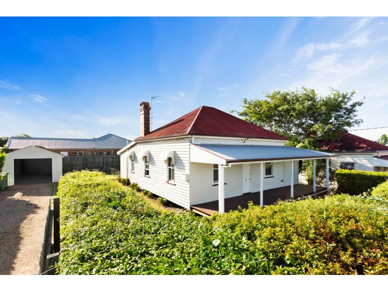 43 West Street, Newtown QLD 4350