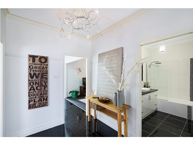 29 Collins Street, Mount Lofty QLD 4350