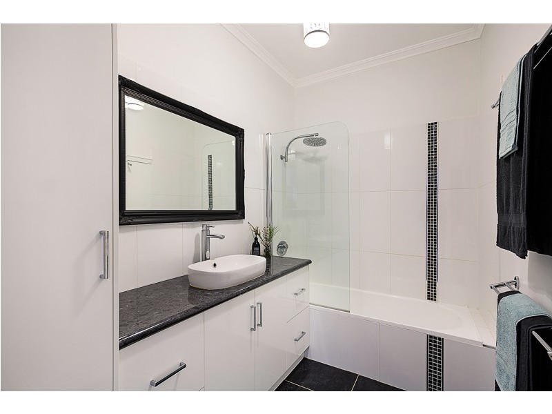 29 Collins Street, Mount Lofty QLD 4350