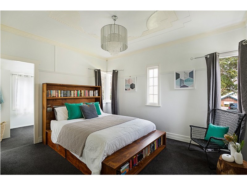 29 Collins Street, Mount Lofty QLD 4350