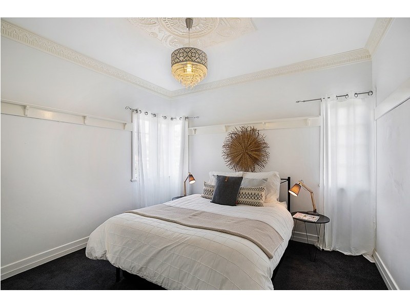 29 Collins Street, Mount Lofty QLD 4350