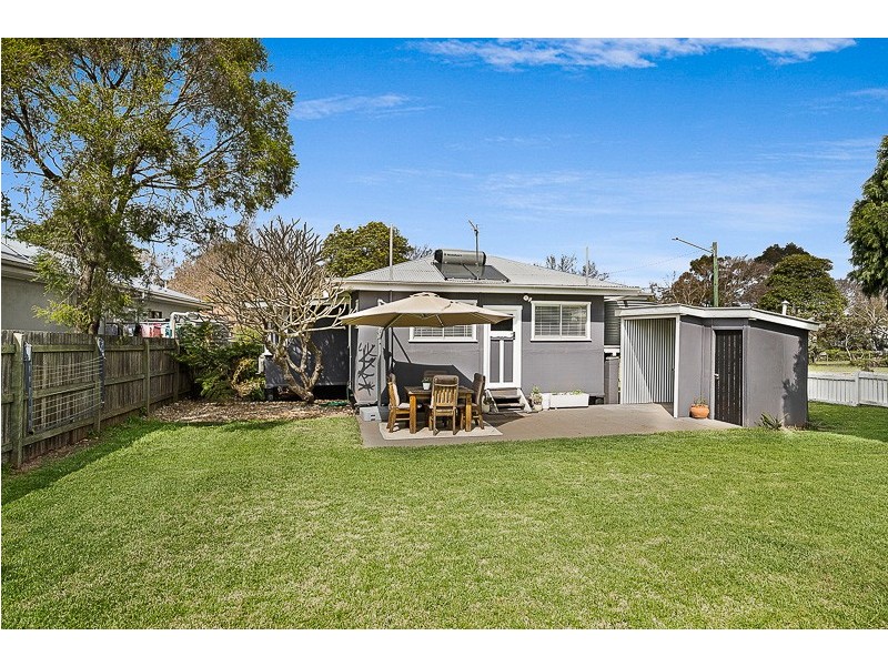 29 Collins Street, Mount Lofty QLD 4350