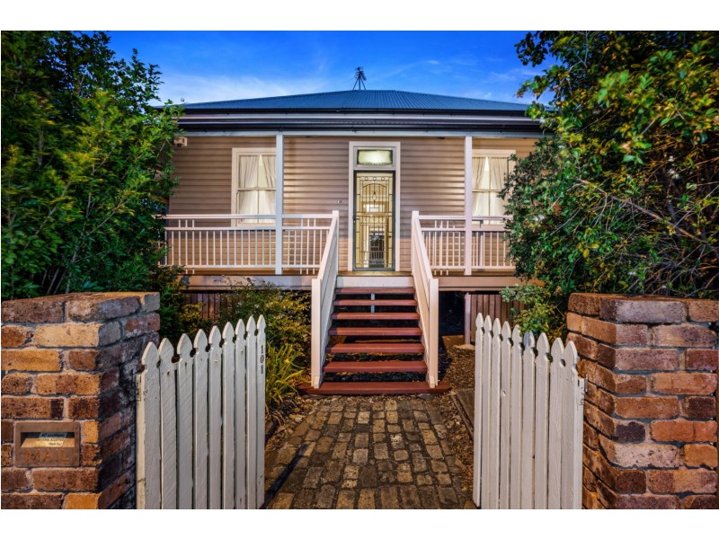 101 Bridge Street, Mount Lofty QLD 4350