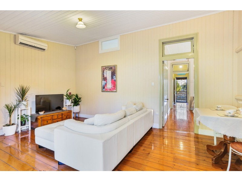 101 Bridge Street, Mount Lofty QLD 4350