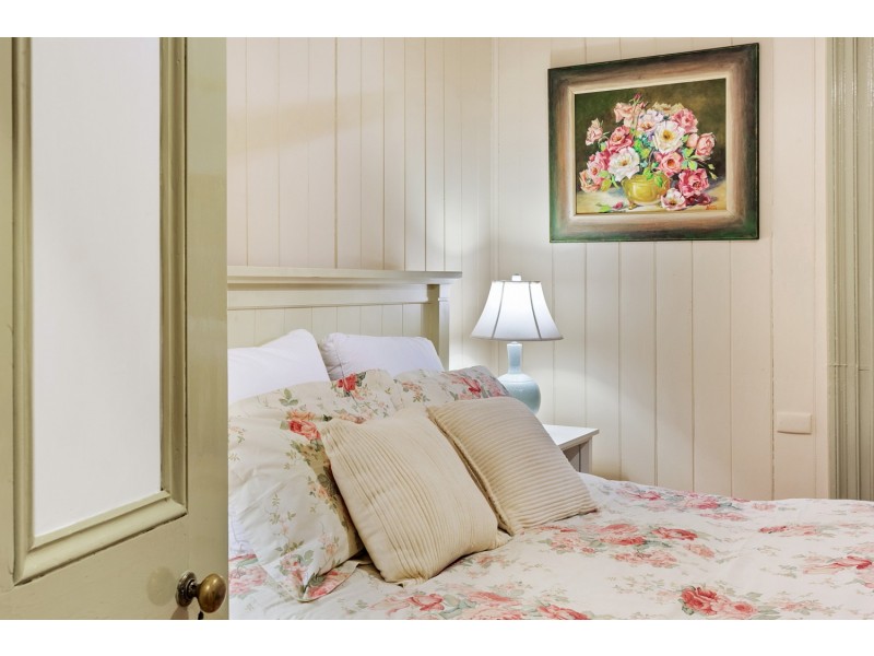 101 Bridge Street, Mount Lofty QLD 4350