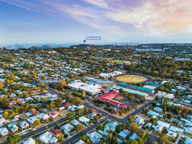 101 Bridge Street, Mount Lofty QLD 4350
