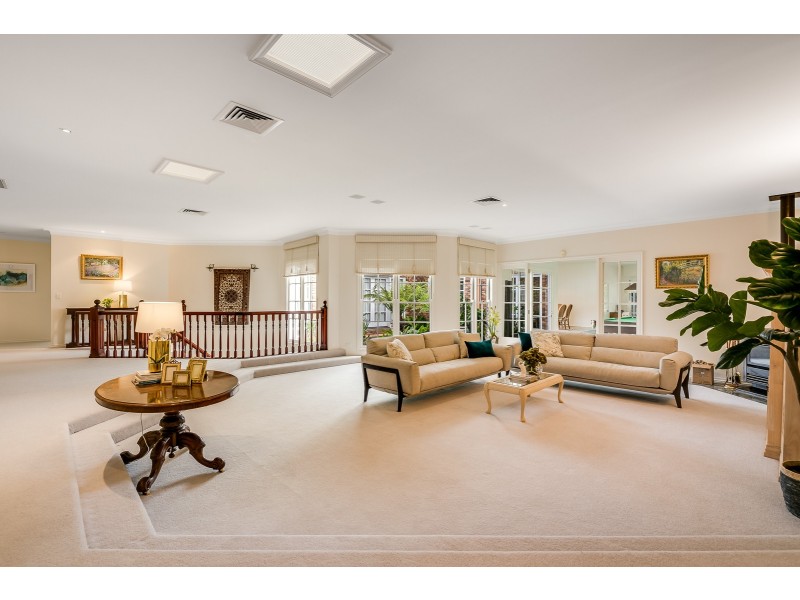 10 Golf Course Drive, Middle Ridge QLD 4350