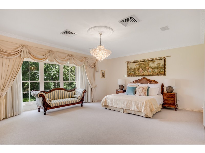 10 Golf Course Drive, Middle Ridge QLD 4350