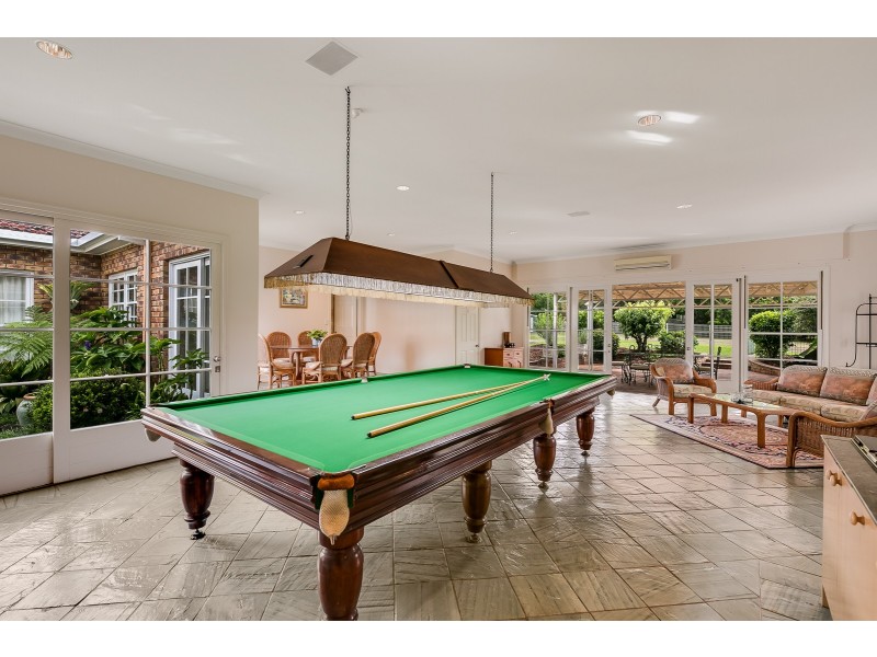 10 Golf Course Drive, Middle Ridge QLD 4350