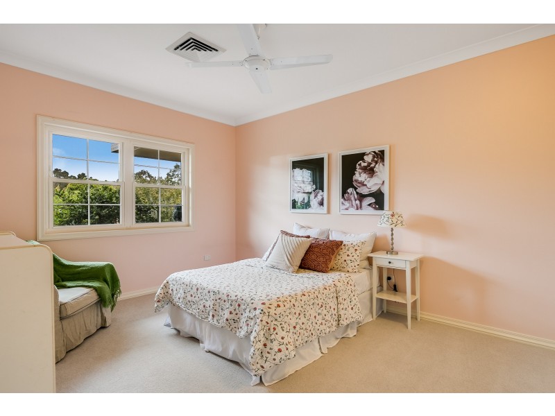 10 Golf Course Drive, Middle Ridge QLD 4350