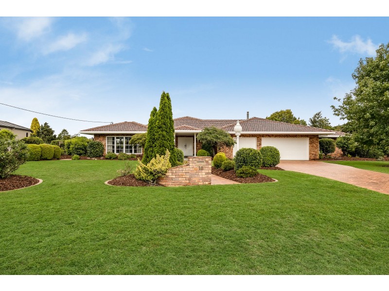 10 Golf Course Drive, Middle Ridge QLD 4350