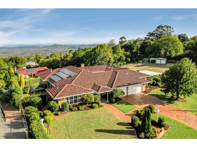 10 Golf Course Drive, Middle Ridge QLD 4350
