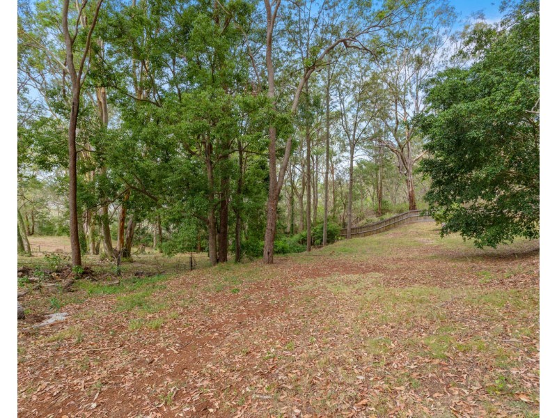 12 Wirra Wirra Street, Mount Lofty QLD 4350