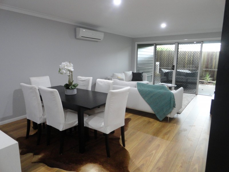 2/293a West Street, Harristown QLD 4350