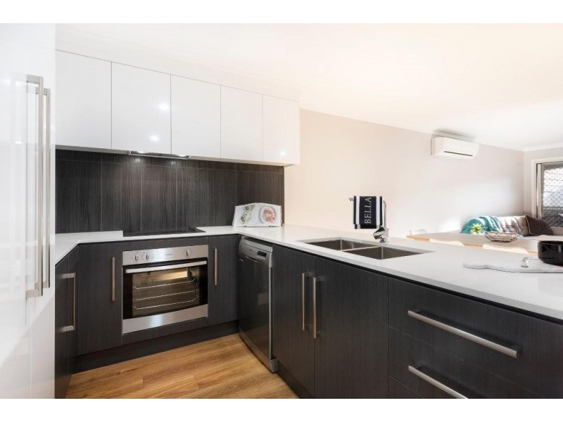 2/293a West Street, Harristown QLD 4350