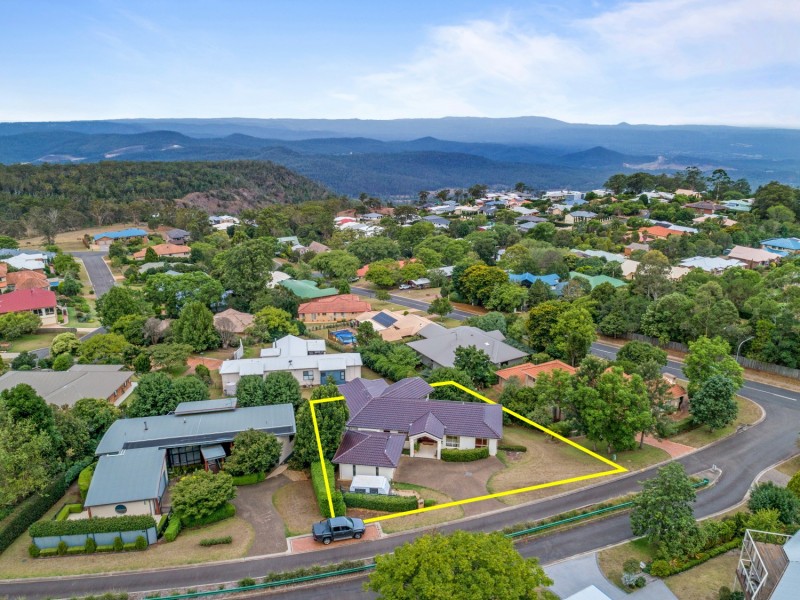 46 Windemere Terrace, Mount Lofty QLD 4350