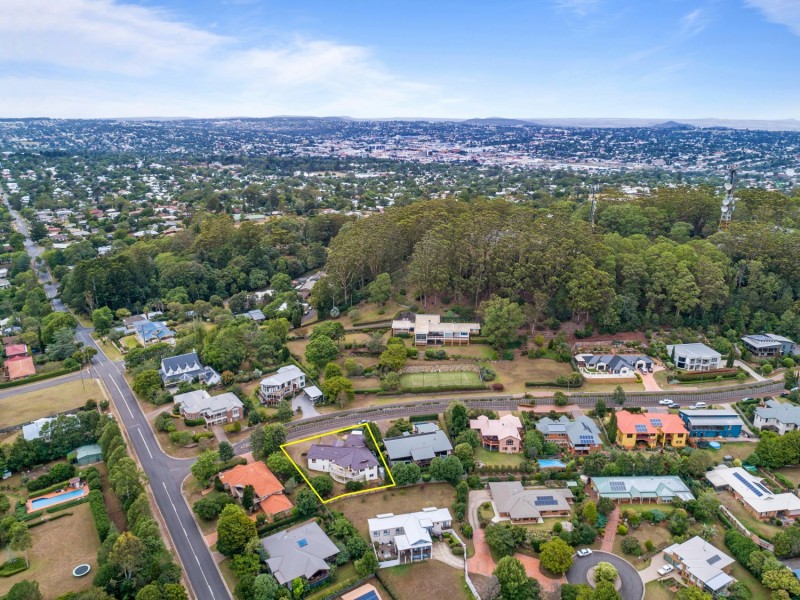 46 Windemere Terrace, Mount Lofty QLD 4350