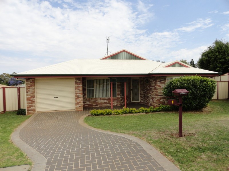 1 Hillcroft Court, Darling Heights QLD 4350