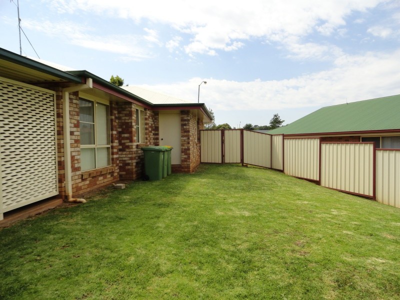 1 Hillcroft Court, Darling Heights QLD 4350