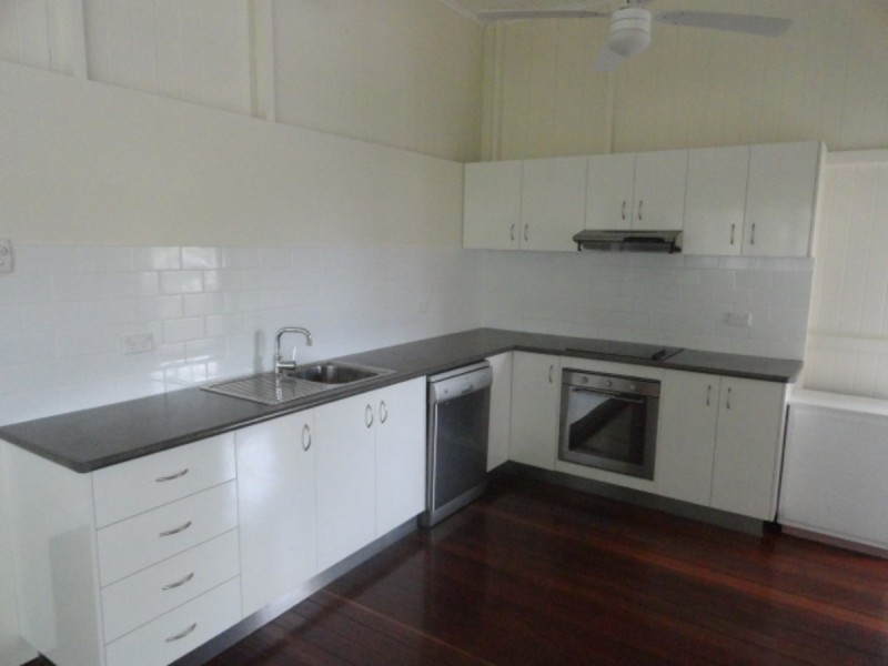 165 West Street, Newtown QLD 4350