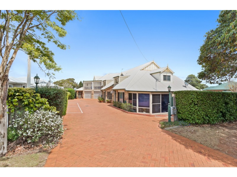 2/60 Crown Street, Rangeville QLD 4350