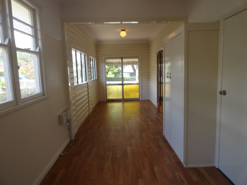 13 Glendower Street, Mount Lofty QLD 4350