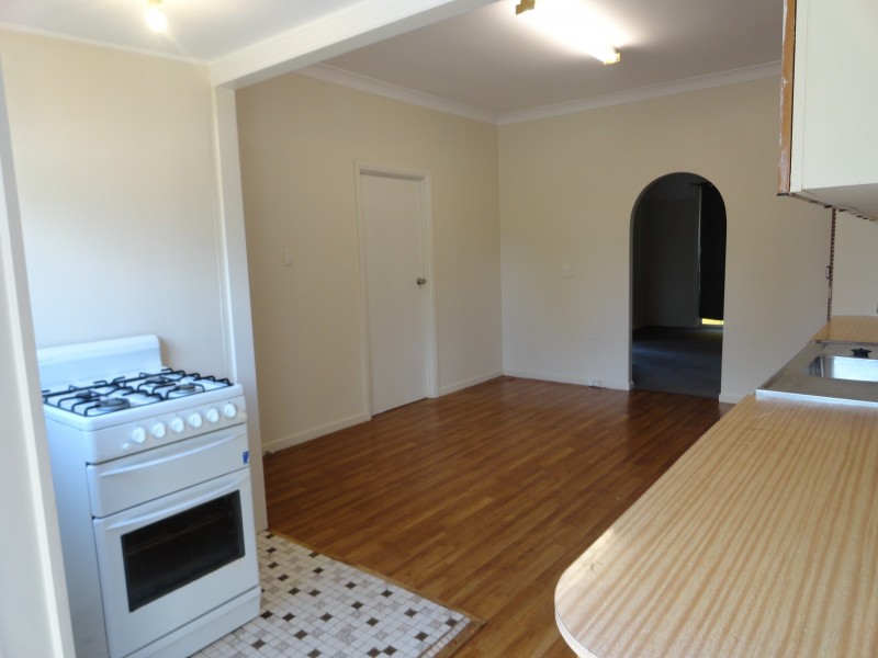 13 Glendower Street, Mount Lofty QLD 4350