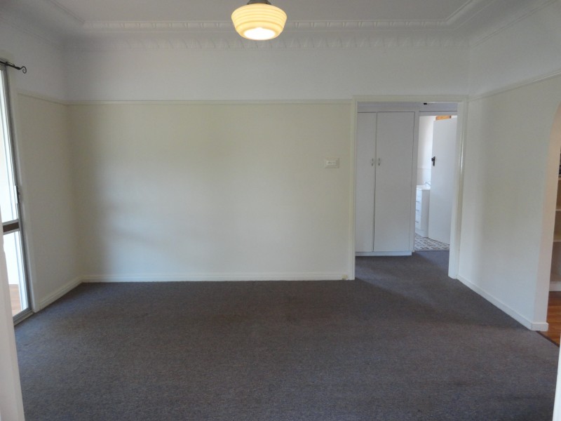 13 Glendower Street, Mount Lofty QLD 4350