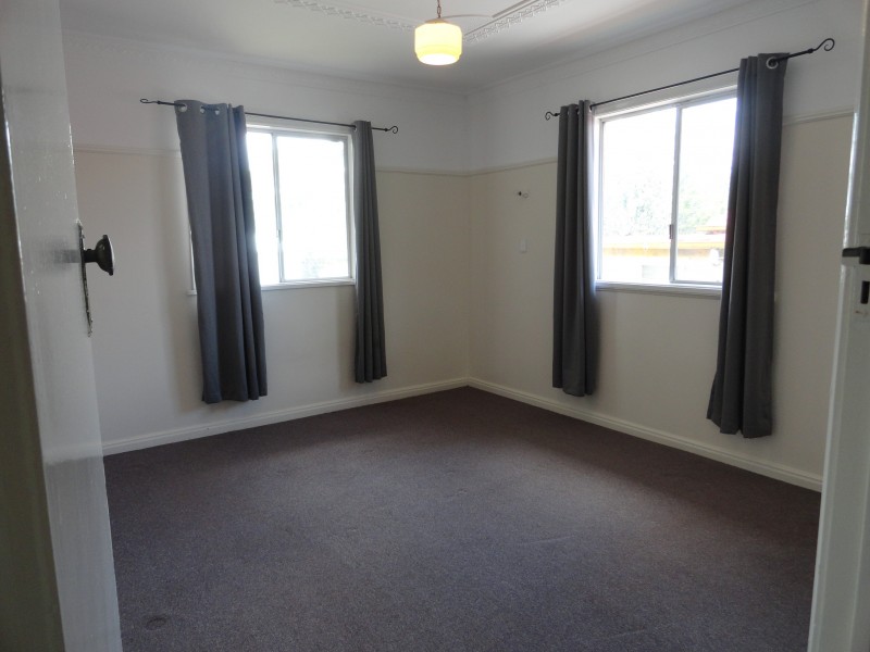 13 Glendower Street, Mount Lofty QLD 4350